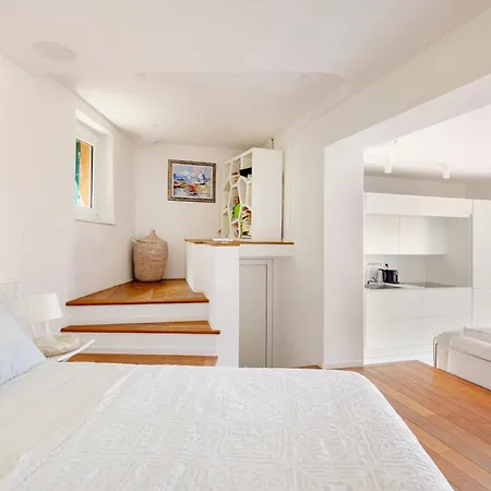 Penthouse-sea View Terrace In The Historic Center レーリチ