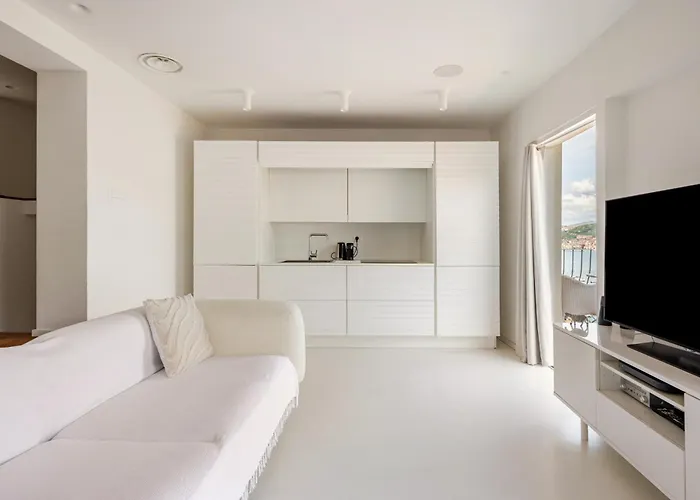 Penthouse-sea View Terrace In The Historic Center דירה *